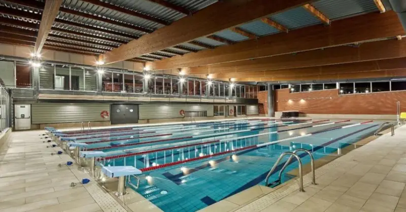 Piscina del polideportivo Martín López Zubero en Navalcarnero