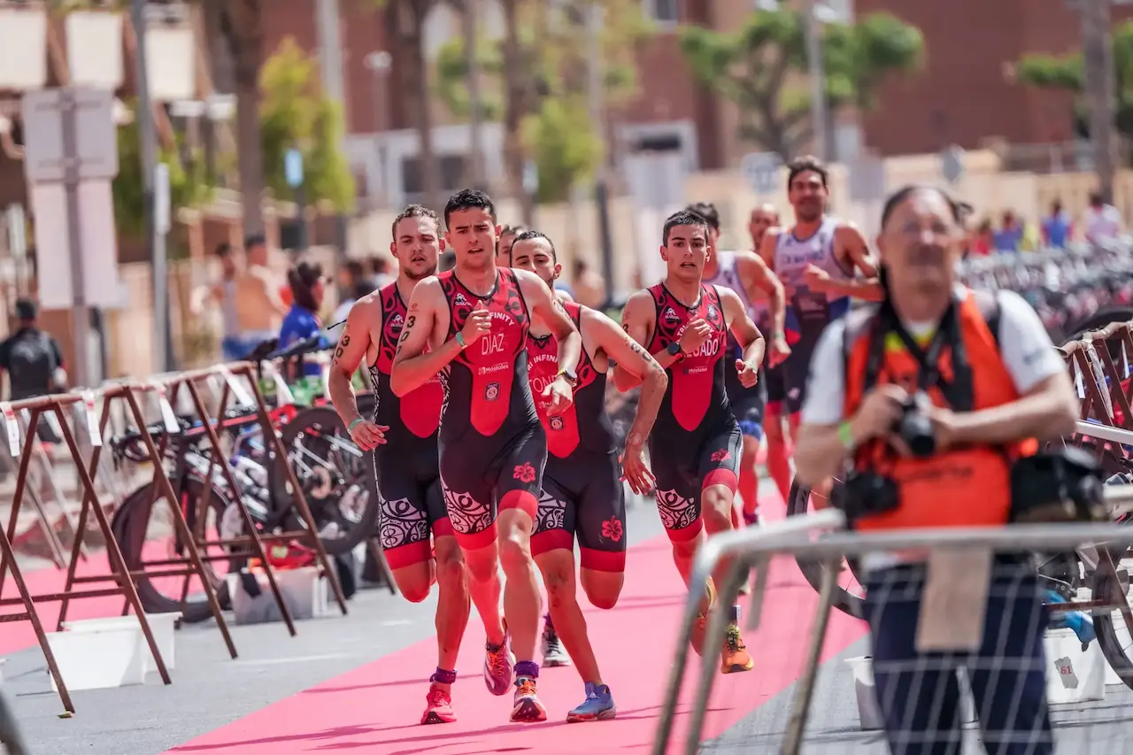 Triatleta de TriInfinity en competiciÃ³n oficial
