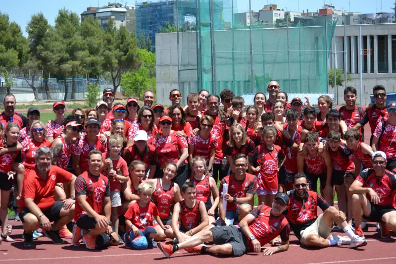 Foto de grupo de socios, deportistas y familias de Tri Infinity