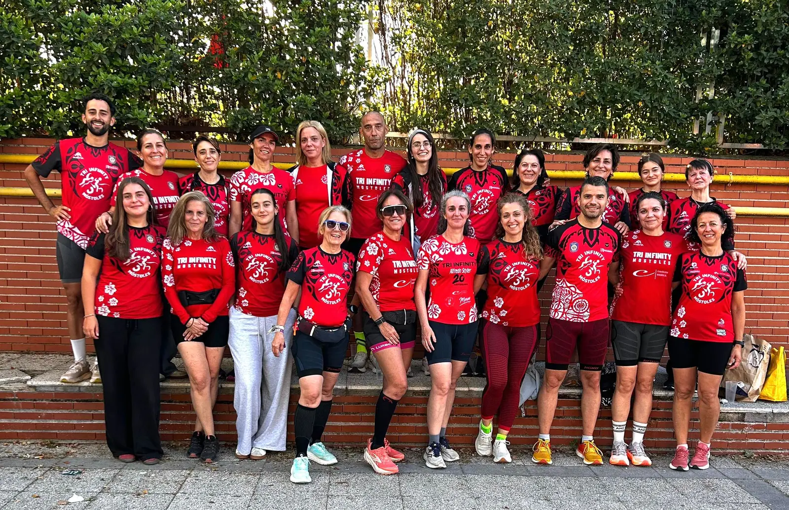 Equipo Las Retadas TriInfinity al completo en Móstoles